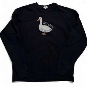 Silly Goose Graphic Crewneck Sweatshirt Size M Black